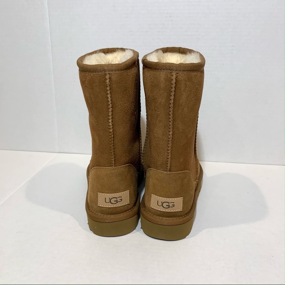 UGG Clsssic Short II Chestnut. Available In Size 6. - Picture 4 of 5